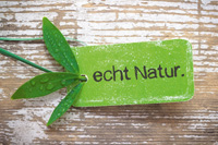 Leere Versprechen auf Tüten und Dosen