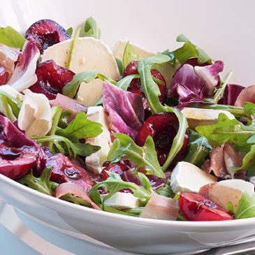 Salat mit Kirschvinaigrette