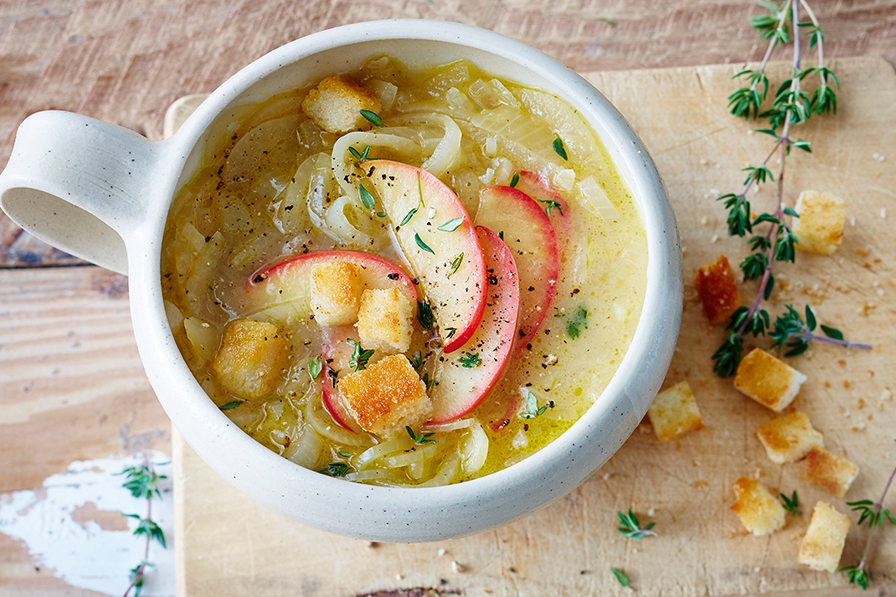 Zwiebelsuppe mit Apfel - Naturarzt