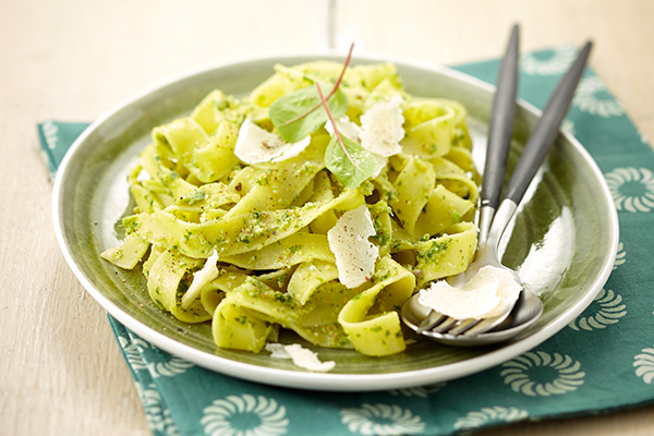 Tagliatelle mit Sauerampfer-Erdnuss-Pesto - Naturarzt