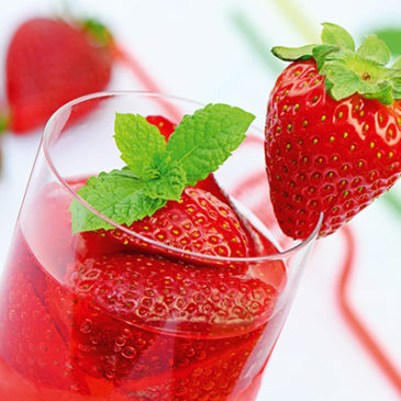 Erfrischende Erdbeer-Rhabarber-Limonade