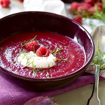 Rote-Bete-Suppe mit Himbeeren