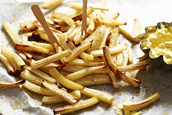 Pastinakenpommes mit Curry-Apfel-Dip - Naturarzt