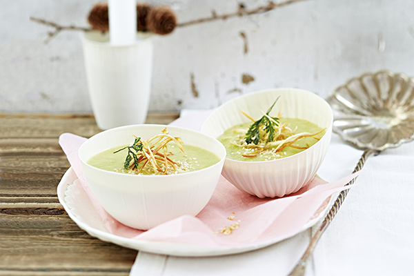 Rosenkohlsuppe mit Petersilienwurzeln zu Weihnachten