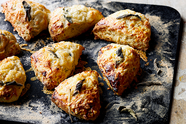 Cheddar-Salbei-Scones