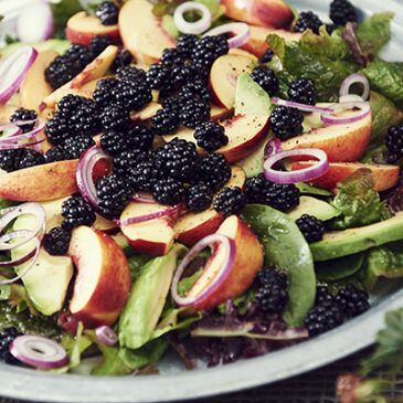 Brombeersalat mit Avocado und Nektarinen