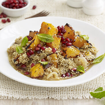 Quinoa-Eintopf mit Kürbis, Pflaumen und Granatapfel