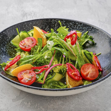 Salat mit Orange und Avocado