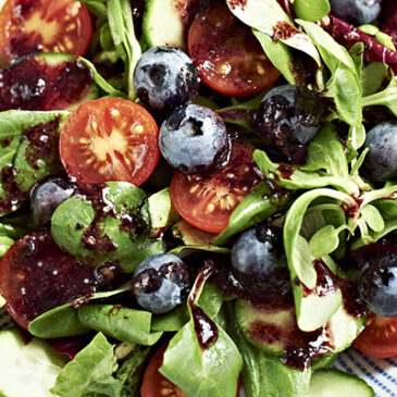 Feldsalat mit Heidelbeeren