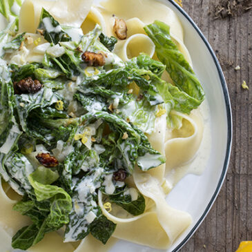 Pappardelle mit Wirsing und karamellisierten Nüssen