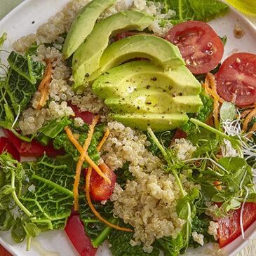 Quinoasalat mit Wirsing und Avocado